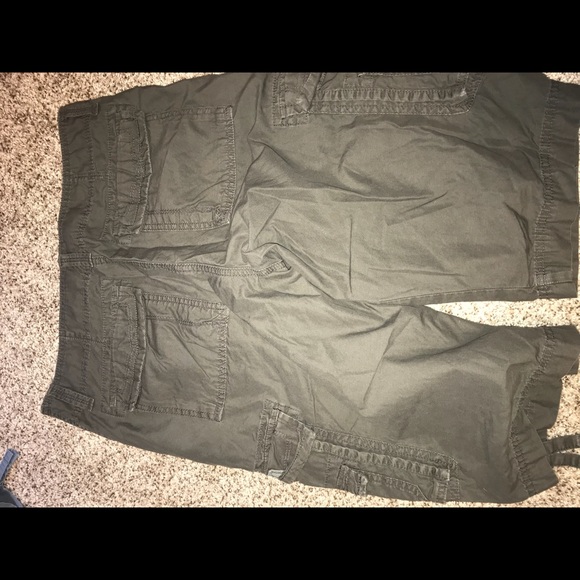 Cargo shorts - Picture 3 of 3